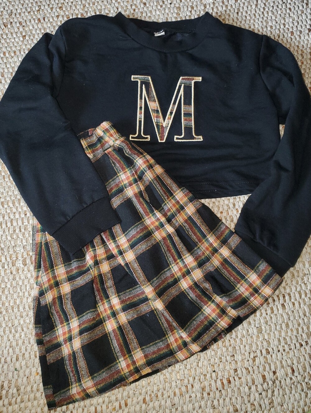 Size 7 - Black Cropped Sweatshirt with Plaid Skirt Set - M Appliqué